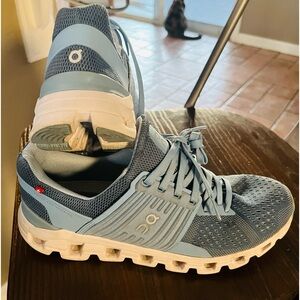 Woman’s On Cloud blue size 7